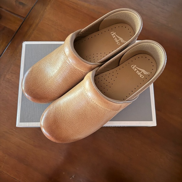 Dansko Professional Clogs Distressed Honey Size 39 - Picture 2 of 4